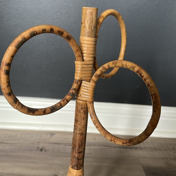 Vintage Rattan free standing towel holder - Picture 4 of 4